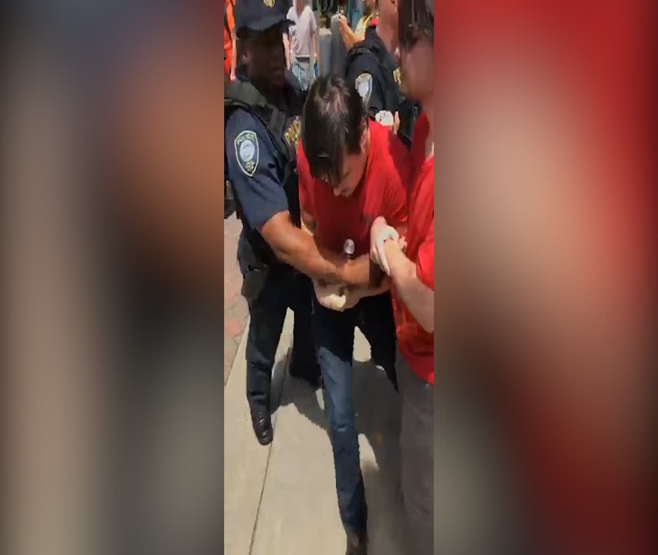Una protesta este lunes contra el Servicio de Inmigración y Control de Aduanas de los Estados Unidos (ICE) en Atlanta terminó con al menos dos personas arrestadas, según los organizadores de la manifestación.