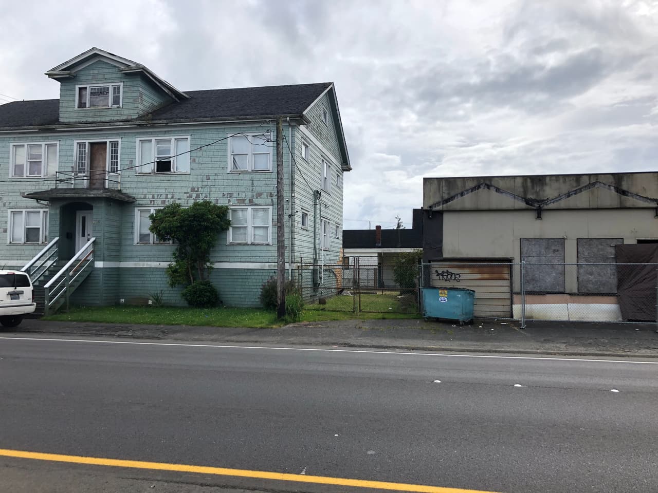 Algunas de las casas en el centro de Aberdeen, Washington, han sufrido daños debido a inundaciones y carecen de una insulación adecuada.
