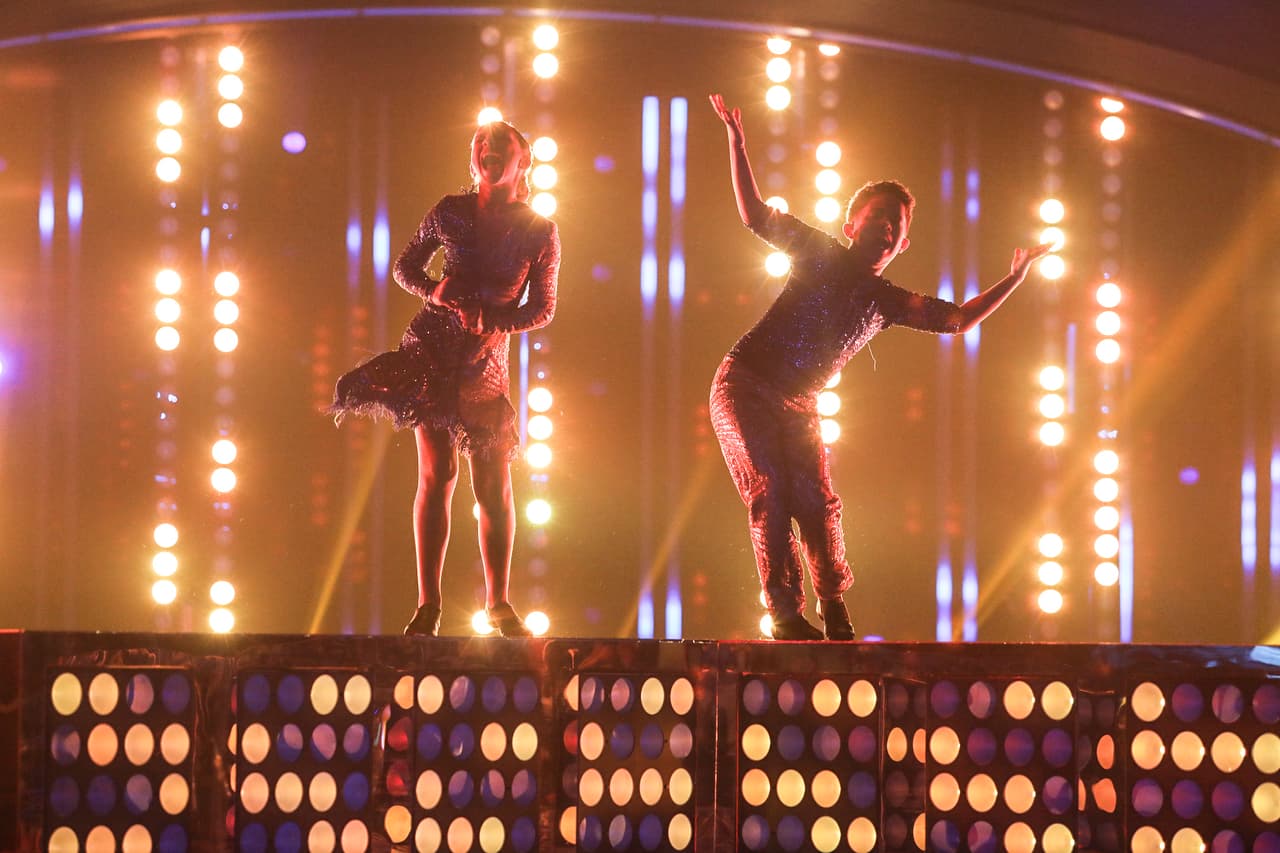 La pareja de bailarines nos sorprendieron con una salsa.