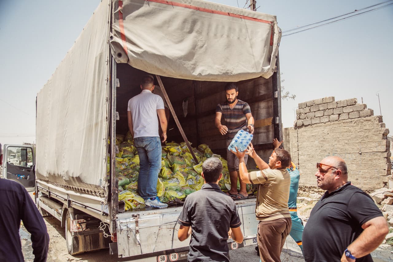 “No es fácil ni siquiera para los que ayudan llegar hasta allí”, aseguró José Argueta. “Este camión con insumos básicos de la organización One World Medical Mission intentó entrar hasta tres veces para poder entregar estos productos”.