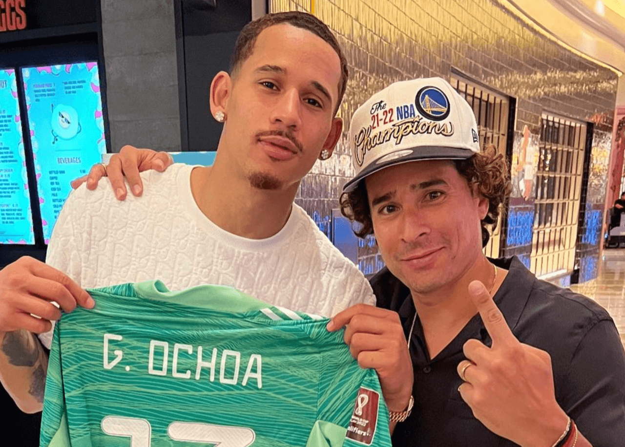 Memo Ochoa presume fotos con Juan Toscano y Draymond Green