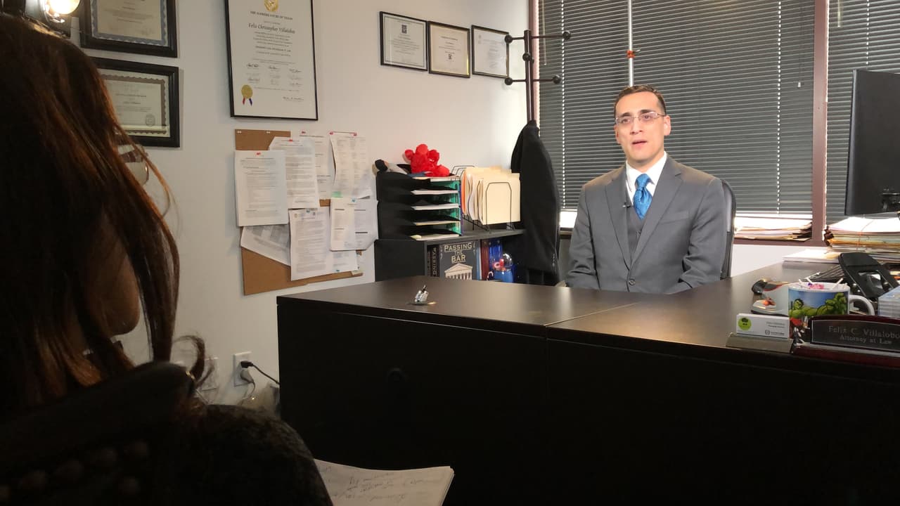 “A todos estos niños se les trataba como adultos, no se les trataba como niños”, dijo Félix Villalobos, abogado gerente de RAICES en Dallas.
<br>