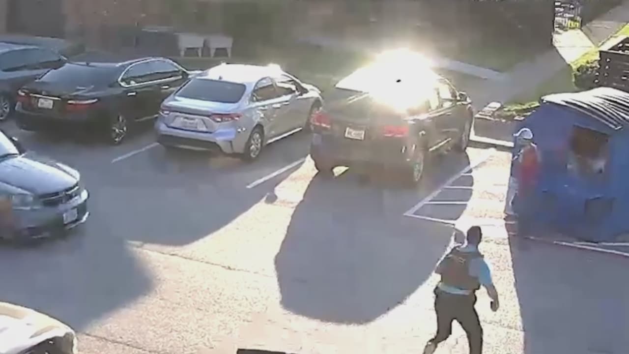 Hispano es sorprendido por agentes de ICE cuando tiraba la basura en Carrollton: todo quedó en video