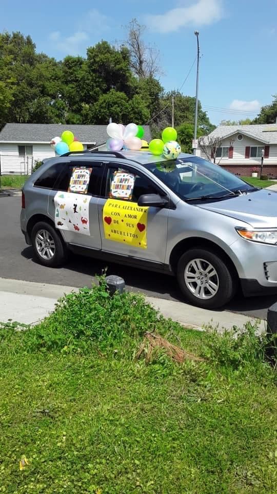 “Fue muy lindo y emocionante haber llegado allá, y hablar por la bocina para que él nos vea y escuche desde su casa”, dijo Leticia Alvarado, la abuela de Alex.