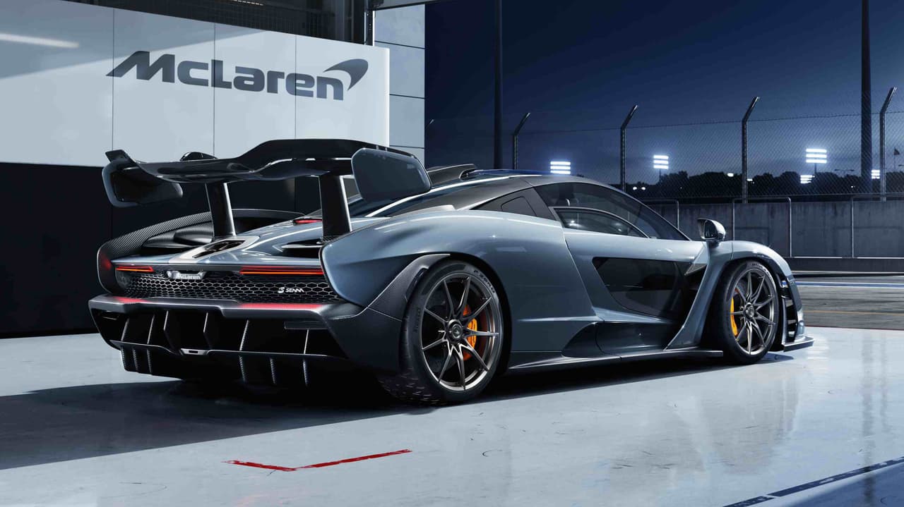 Su nombre durante la etapa de desarrollo fue “P15” pero McLaren descarto el nombre alfanúmero tradicional para usar el apellido del gran piloto brasilero de McLaren en la Formula 1: Ayrton Senna.