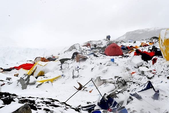El Ministerio de Turismo indicó el sábado que al menos una decena de los montañeros fallecidos son extranjeros.