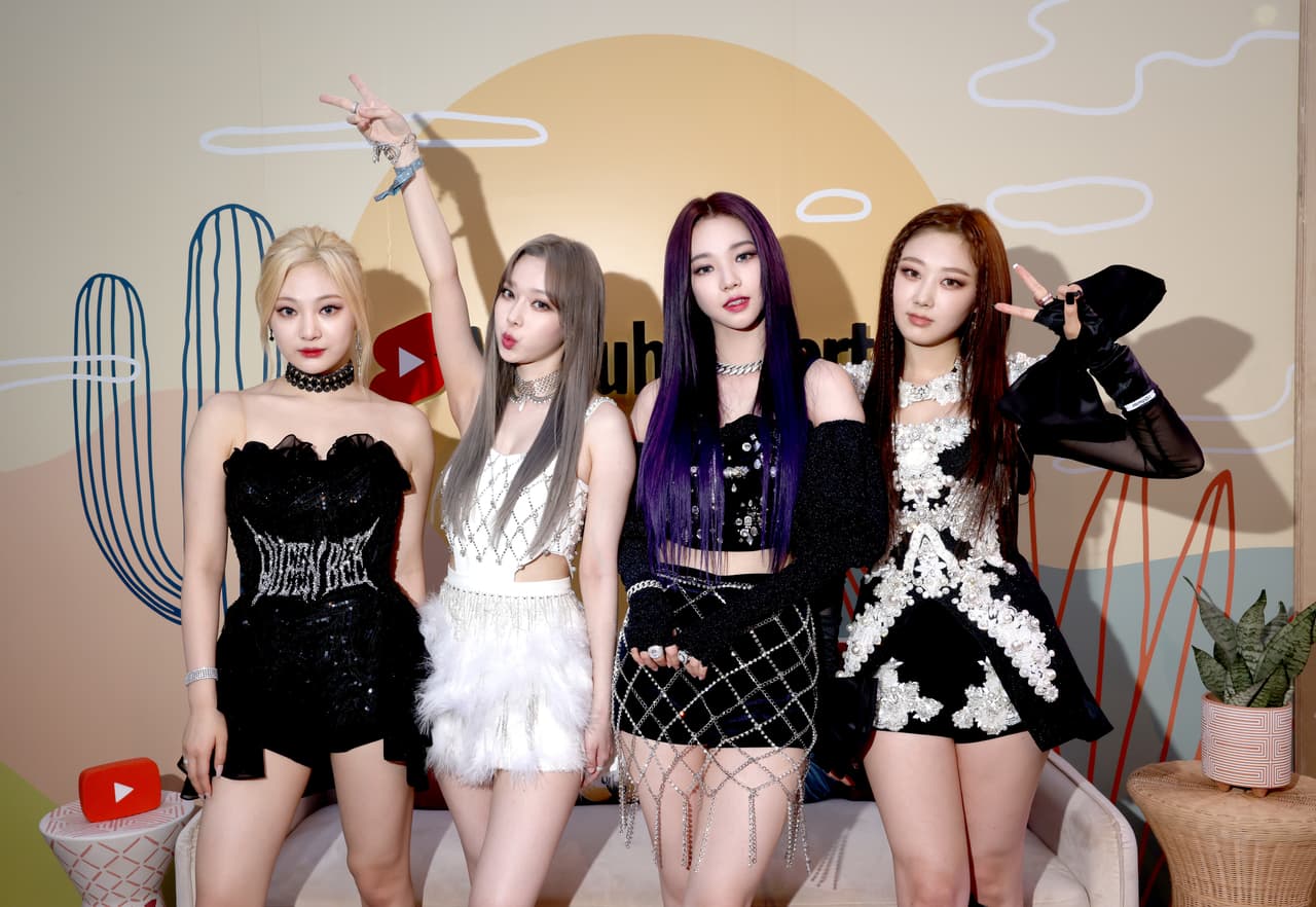 <b>AESPA:</b> Ser la segunda
<i>girlband</i> en la historia en alcanzar 1 millón de pedidos anticipados con su comeback ‘Girl’, ha hecho que Karin, Giselle, Winter, y Ningning suban en el ranking al puesto número 8.