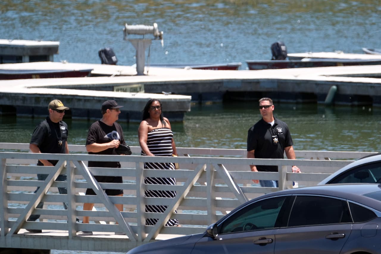 "Nuestros corazones están con ellos y compartimos su dolor por la pérdida de Naya", comentó.
<br>