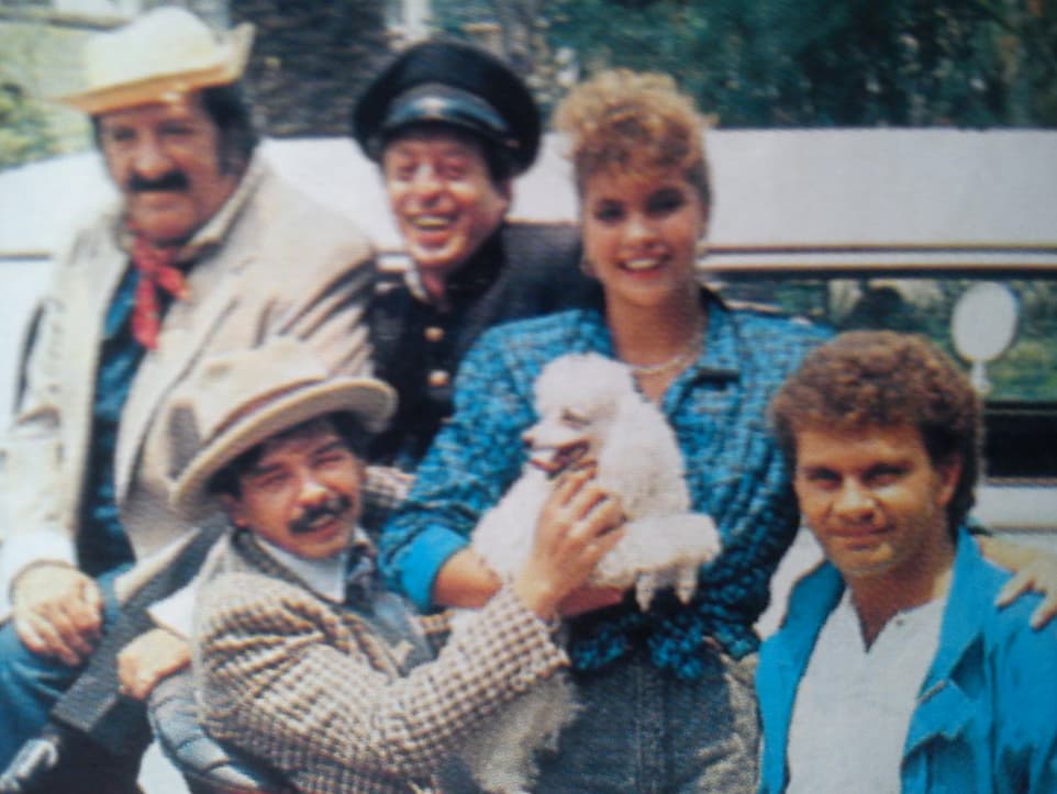 Fue a partir del año 1964 cuando incursionó en cine con películas como 'Dos caballeros de espada' y 'La Duquesa diabólica'.