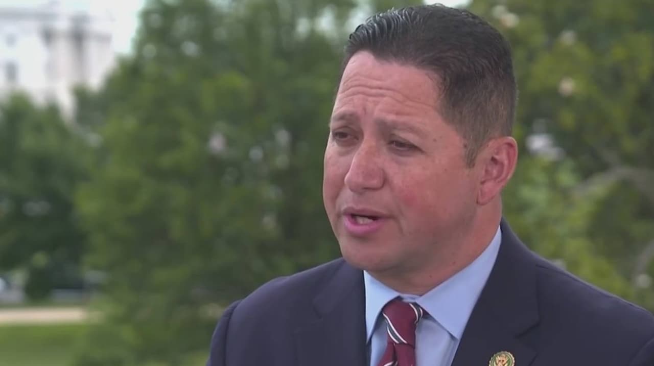 Líderes republicanos exigen a Tony Gonzales abandonar su campaña de reelección al Congreso