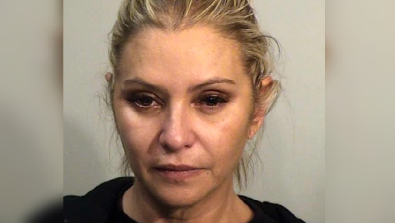 De hecho, el actor defendió a Daniela Castro, luego de su detención en San Antonio, Texas, el pasado 28 de septiembre, acusada de haber robado ropa de un centro comercial. "No voy a avivar la hoguera en la que se está quemando viva a Daniela", escribió Benito en Facebook.