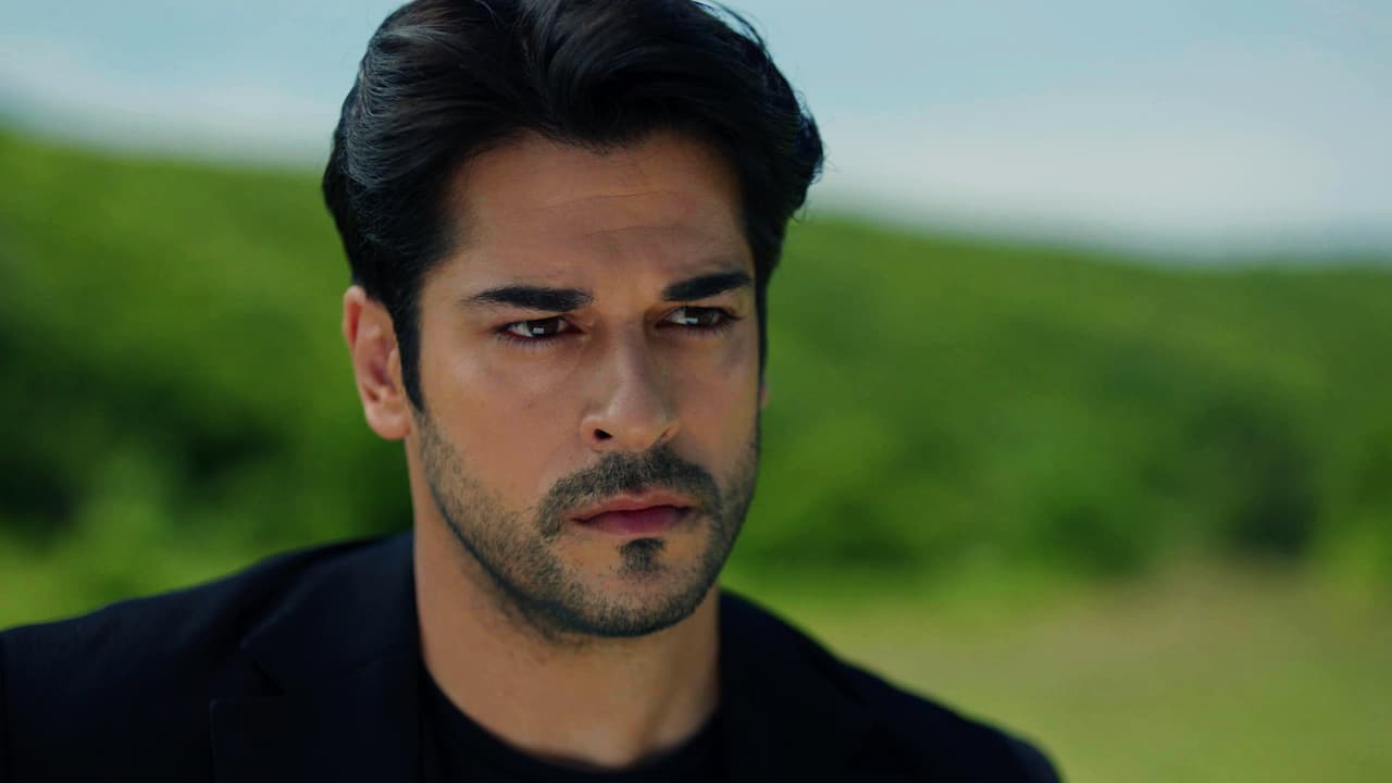 Mientras tanto, Kemal seguía las órdenes de Emir y lo ayudaría a escapar de la policía con la promesa de que le diría dónde se encontraba su amor y sus mejores amigos que también habían sido raptados.