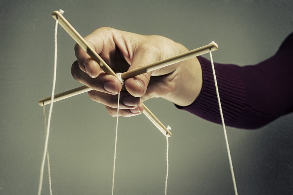 <b><u>Cáncer</u></b>
<br>Debido a tu naturaleza amorosa, maternal y protectora estás expuesto a trampas y manipulaciones de índole sentimental ya que quienes te conocen saben que vibras en una onda muy emocional y afectiva y que para ti lo primero es el amor, el afecto, la actitud de protección que extiendes a todos los que conoces inclusive a quienes acaba de conocer que sienten cuando están a tu lado como si les conocieras de toda la vida.