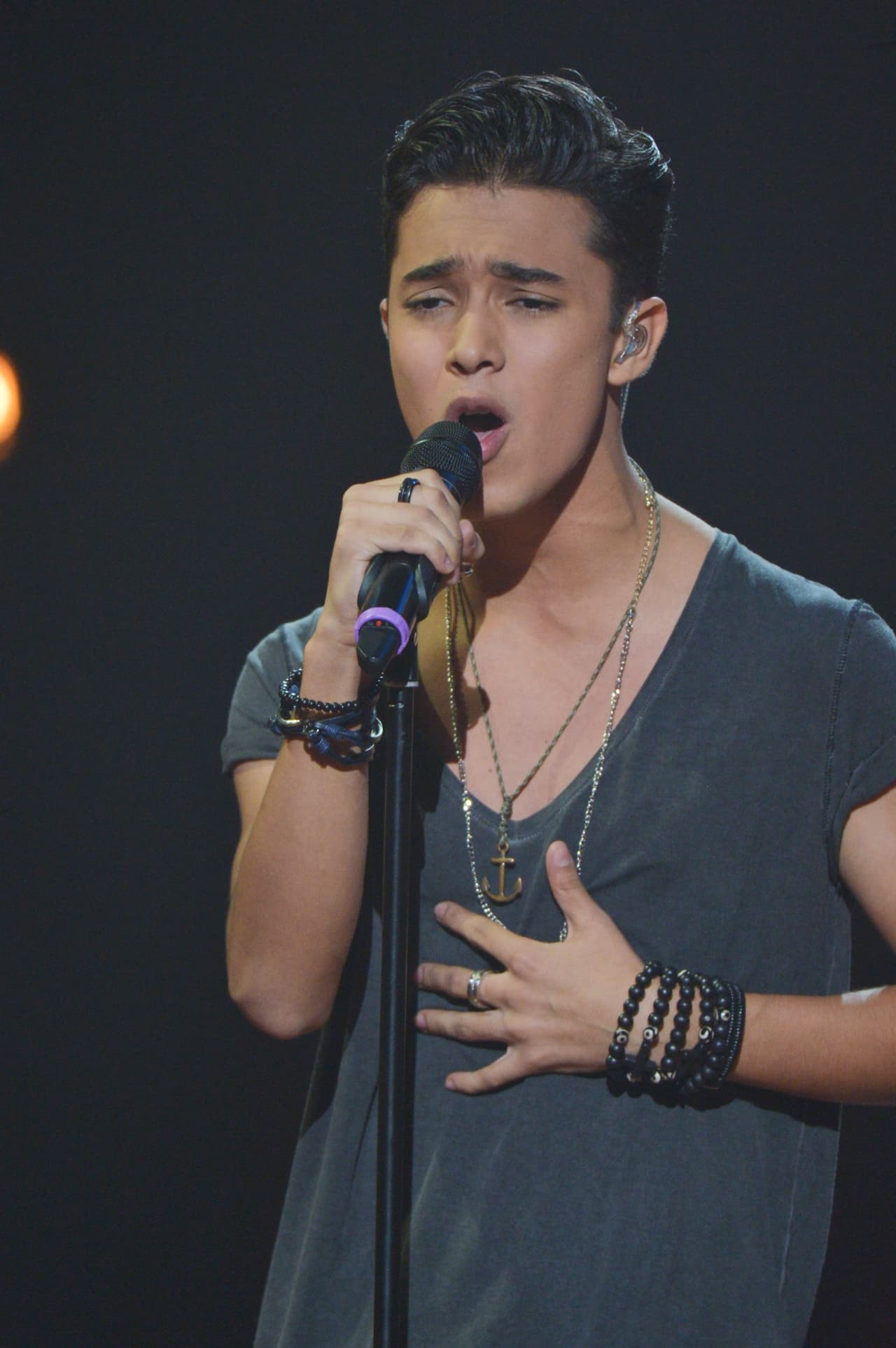 Este chico tiene un alma vieja, pero no dejes que eso te haga dudar de su talento. Joel ha demostrado que quiere estar en La Banda no matter what.