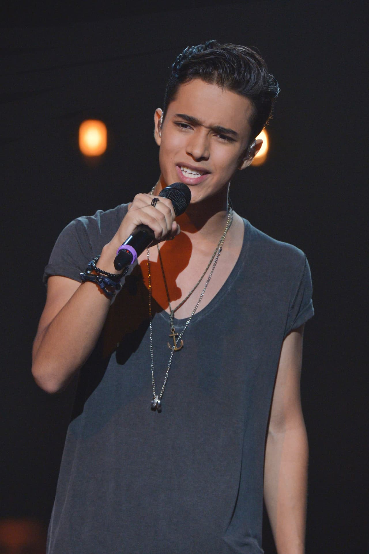 Este chico tiene un alma vieja, pero no dejes que eso te haga dudar de su talento. Joel ha demostrado que quiere estar en La Banda no matter what.