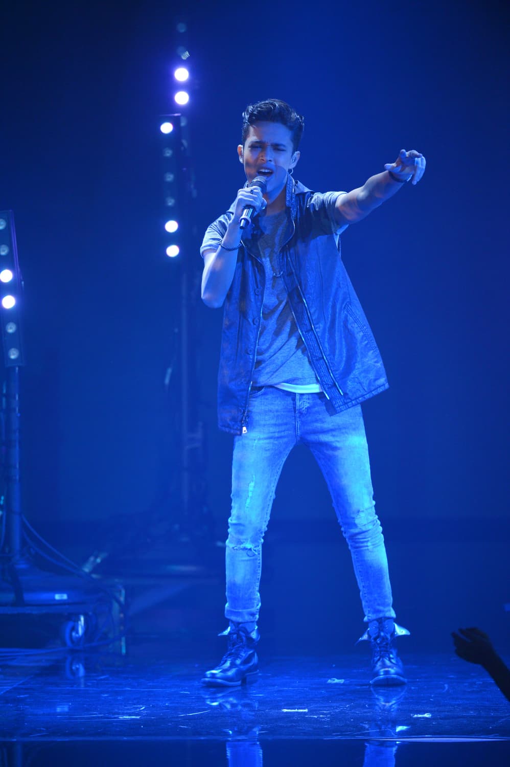 Este chico tiene un alma vieja, pero no dejes que eso te haga dudar de su talento. Joel ha demostrado que quiere estar en La Banda no matter what.