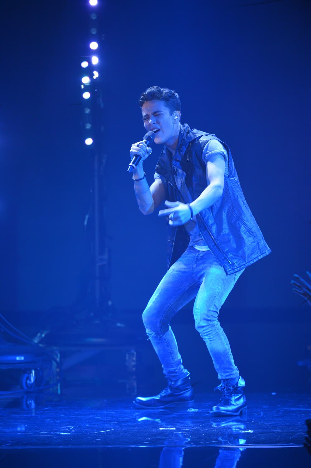 Este chico tiene un alma vieja, pero no dejes que eso te haga dudar de su talento. Joel ha demostrado que quiere estar en La Banda no matter what.