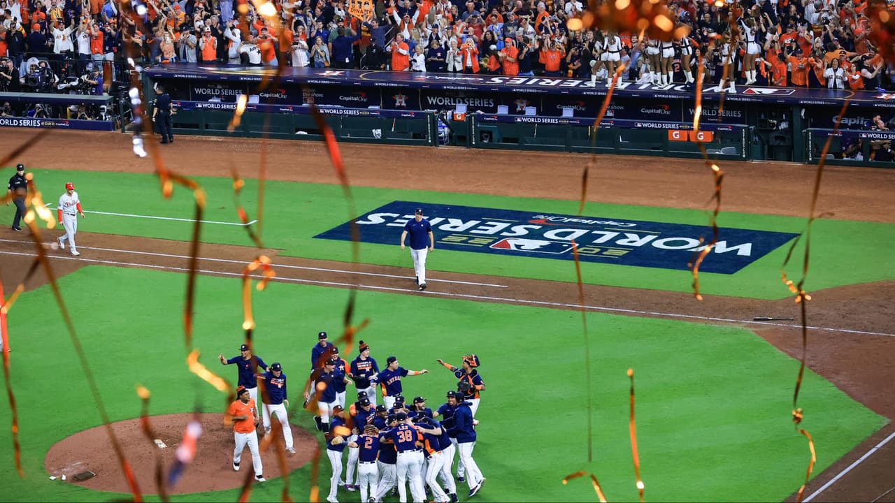 Houston sigue de fiesta. Este lunes se llevó a cabo el desfile de los Astros para celebrar la 
<a href="https://www.univision.com/local/houston-kxln/victoria-astros-houston-phillies-conseguir-segunda-serie-mundial-fotos" target="_blank">Serie Mundial 2022</a>.