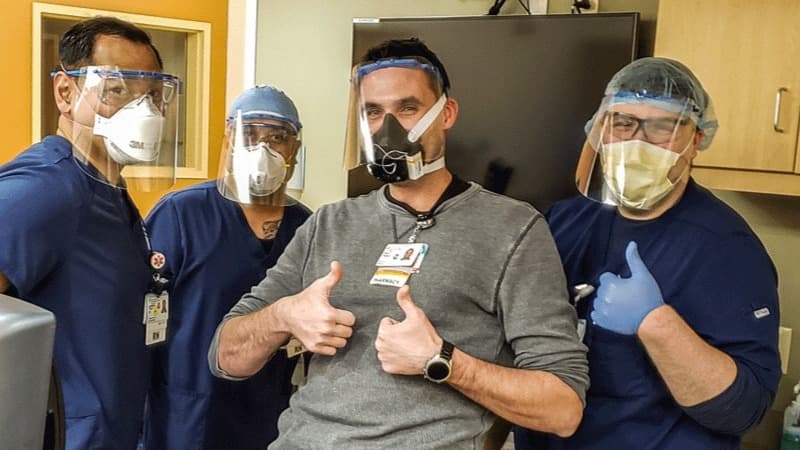  Un hombre y su 'mini fábrica' elabora equipo de salud para hospitales en el norte de California