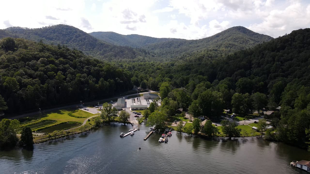 Conoce más sobre Moccasin Creek State Park, 
<b><a href="https://gastateparks.org/MoccasinCreek?gclid=CjwKCAjw6eWnBhAKEiwADpnw9qXZF9FRCGIh1yvdjxTqfTfTicFa2hIk63sRh_74rPQJKP6cyrhHFRoCg2sQAvD_BwE">aquí</a></b>.