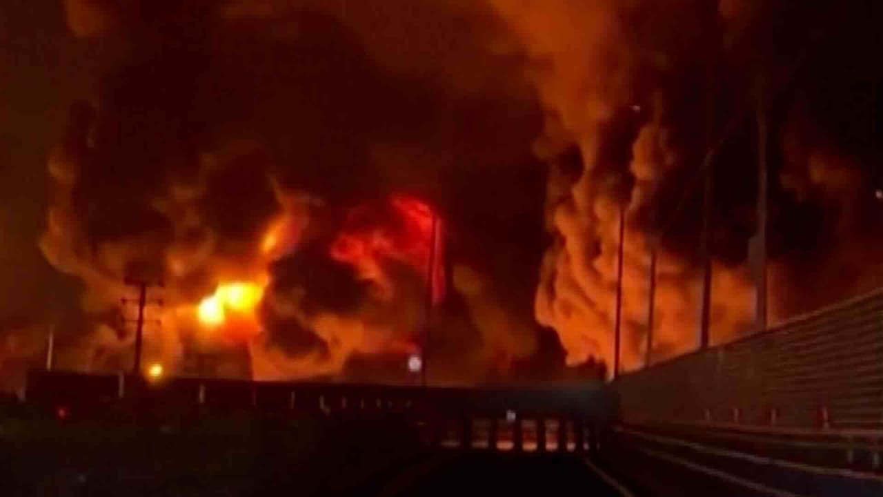 Incendio en depósito de petróleo en Teherán tras ataque israelí