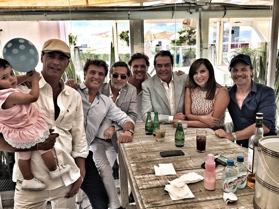 Juan Soler, Grettell Valdez, Juan Pablo Gil, René Strickler, Fabián Pizzorno, Mauricio Aspe y Humberto Zurita fueron algunos de los invitados.