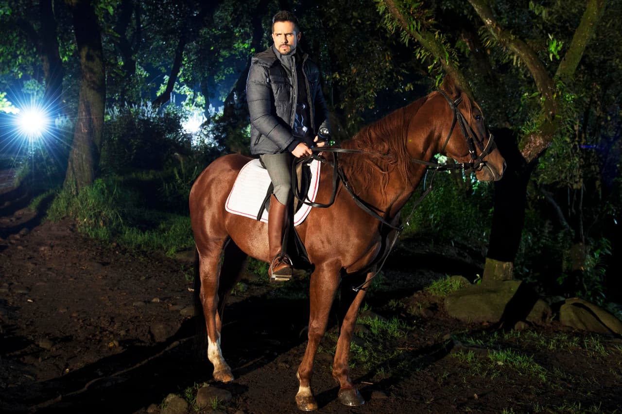 ¿Te gustaría que José Ron te llevara en su caballo?