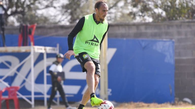 León y Nicolás Sosa volvieron este lunes a los entrenamientos de forma individual y con medidas de seguridad.