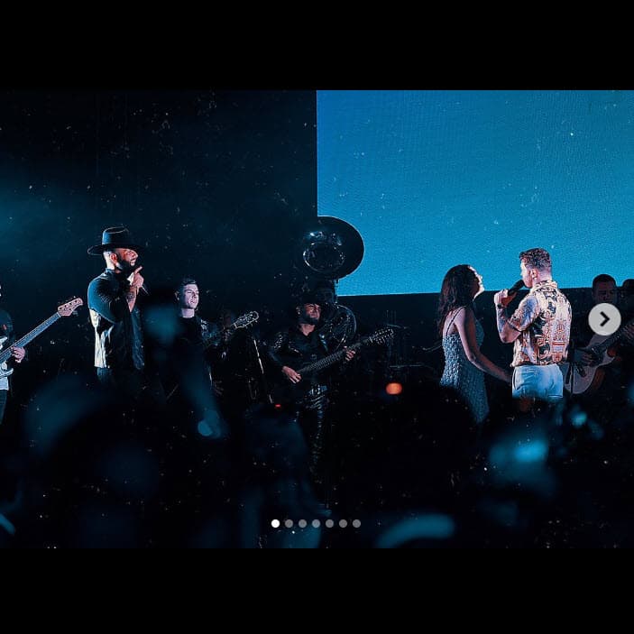 "Aprovechamos y nos echamos nuestras canciones y la pasamos genial, 
<b>nos pusimos un borracherón </b>hasta las 7 de la mañana (del día siguiente)", dijo el cantante. 
<br>