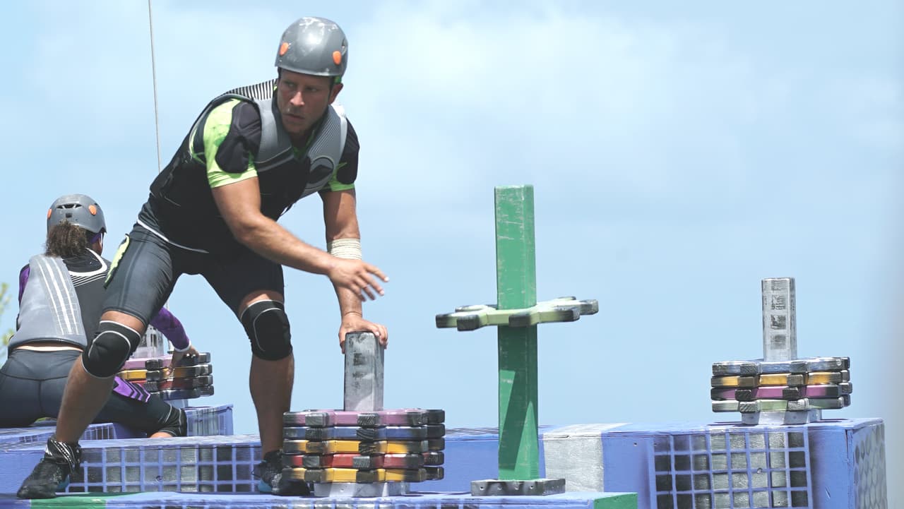 Al inicio del reality show, a varios de los concursantes no les caía bien, sobre todo después de esta prueba de aire, donde mostró su lado malvado al tumbar a Manu y Brenda del andamio sin piedad.