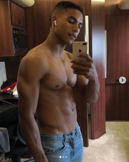 En una charla con la revista ‘GQ’ en junio de 2022, el artista de 28 años admitió que se sometió a una estricta rutina de ejercicio y alimentación para lograr su personaje.