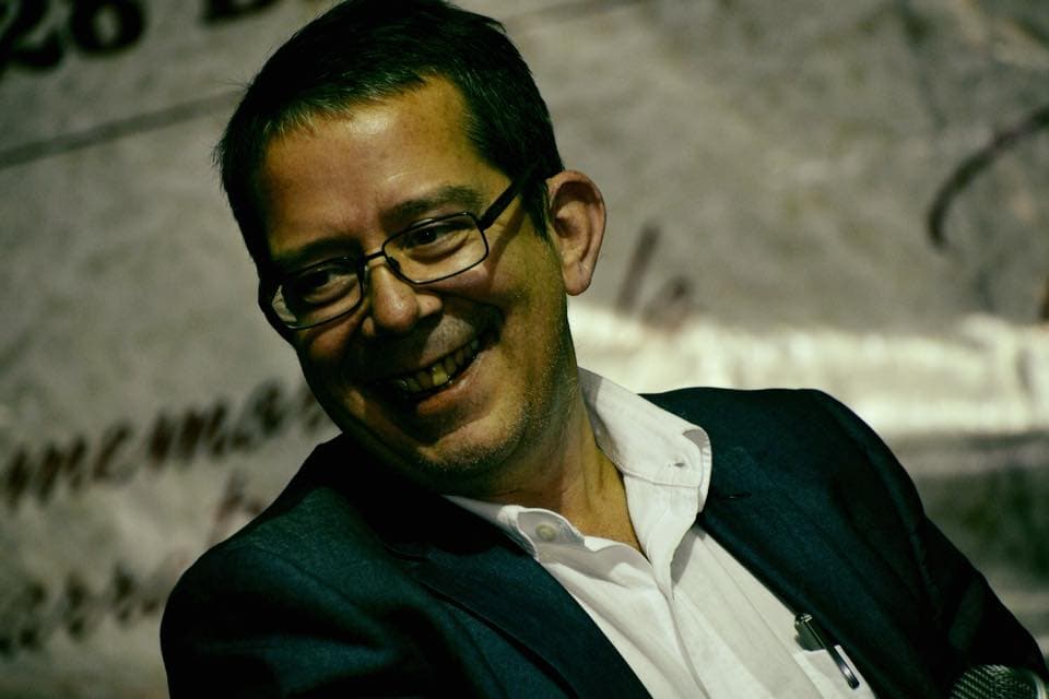 "Rivera ha intentado "vender" su biografía como primera dama lo mismo para una casa editorial que para la plataforma de series 'on line' Netflix. Versiones de esta compañía indican que la exprimera dama le propuso al director Manolo Caro, creador de 'La casa de las flores', que dirigiera una serie sobre su vida", es un fragmento del artículo escrito por Jenaro Villamil que se puede leer en el número 2197 de la publicación.
<br>