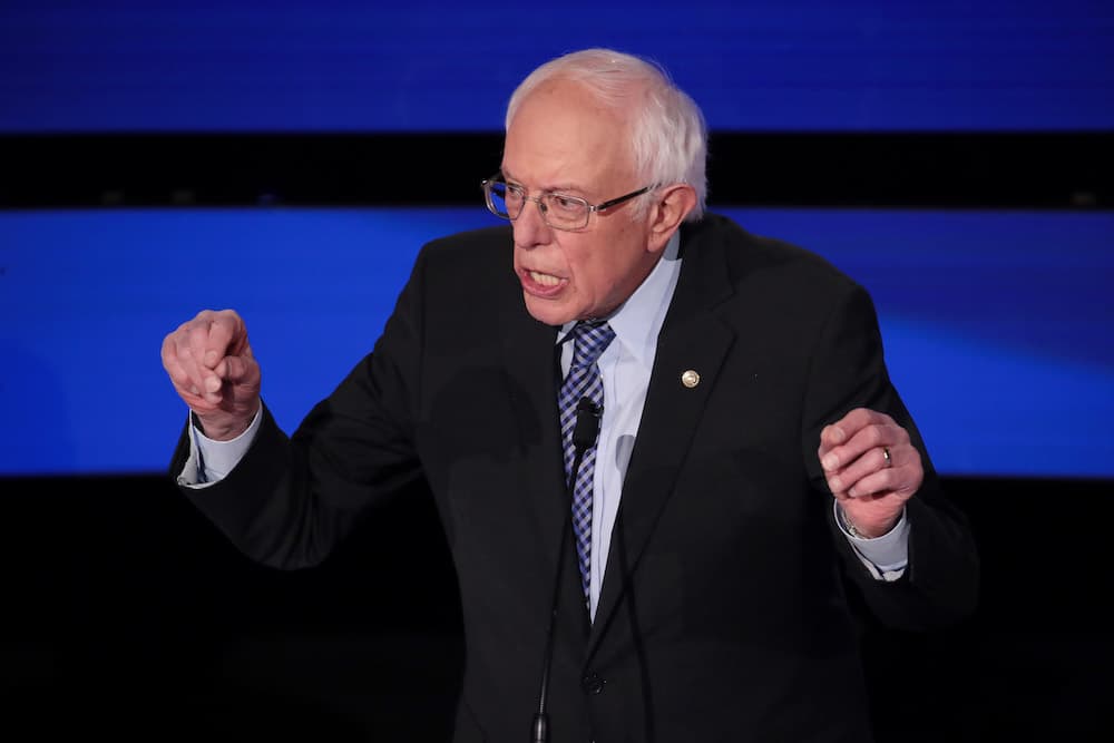 Sanders pidió pensar "a lo grande" e insistió en las diferencias entre el 1% más rico de EEUU y el 99% restante, que lucha para poder acceder a la atención médica.
<br>