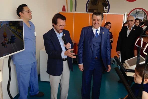 Fernando Landeros no dejó de sonreír y atender a todos los niños que anhelaban utilizar las instalaciones.