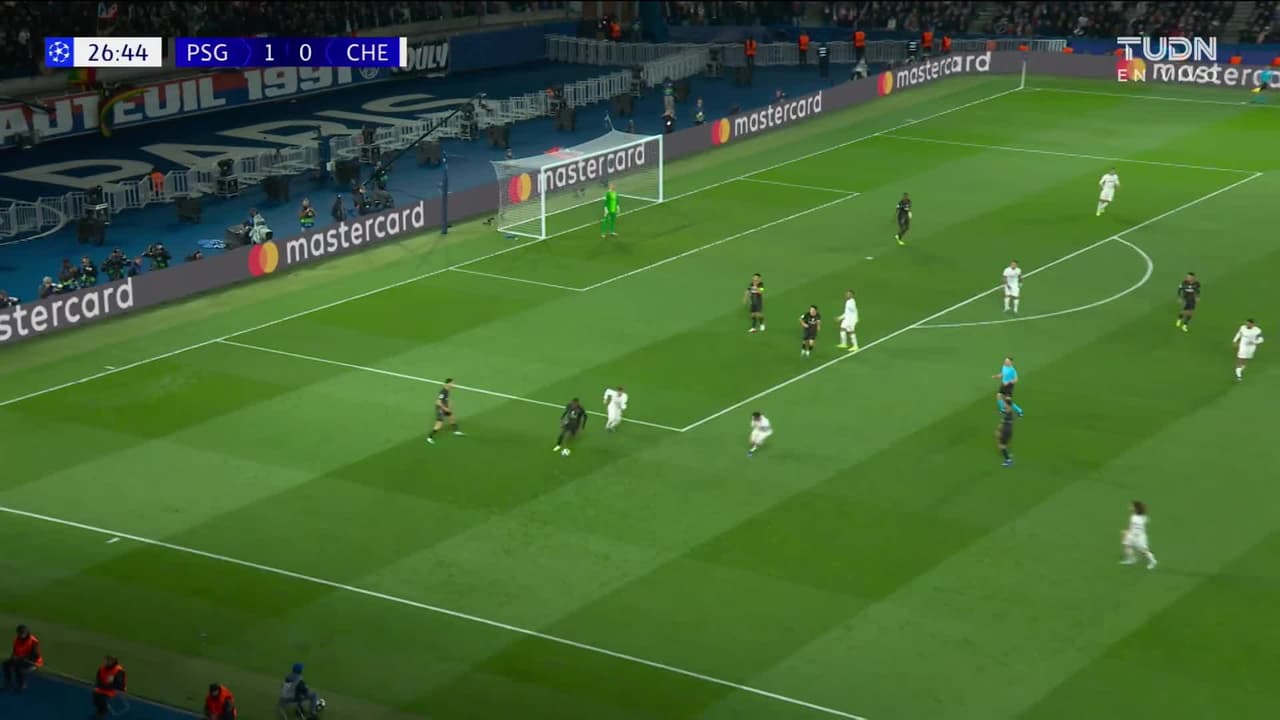 ¡GOL!  anota para Chelsea. Malo Gusto