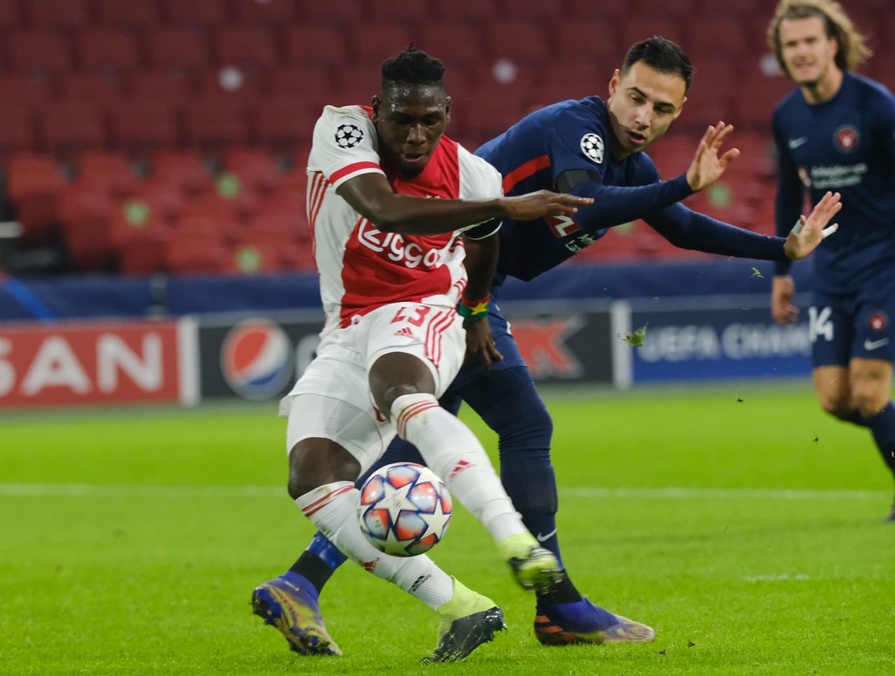 El Ajax consiguió un cómodeo triunfo de 3-1 sobre el FC Midtjylland, el mexicano Edson Álvarez ingresó al terreno de juago al minuto 66 por su compañero Davy Klaassen.