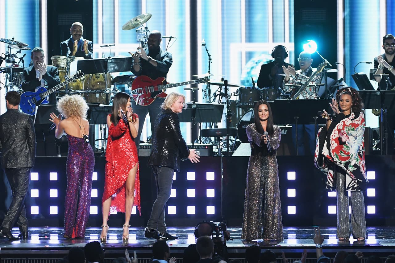 Míticos músicos como Jimi Westbrook, Kimberly Schlapman, Karen Fairchild, Philip Sweet junto a la cantante Demi Lovato impresionaron a todo el público.