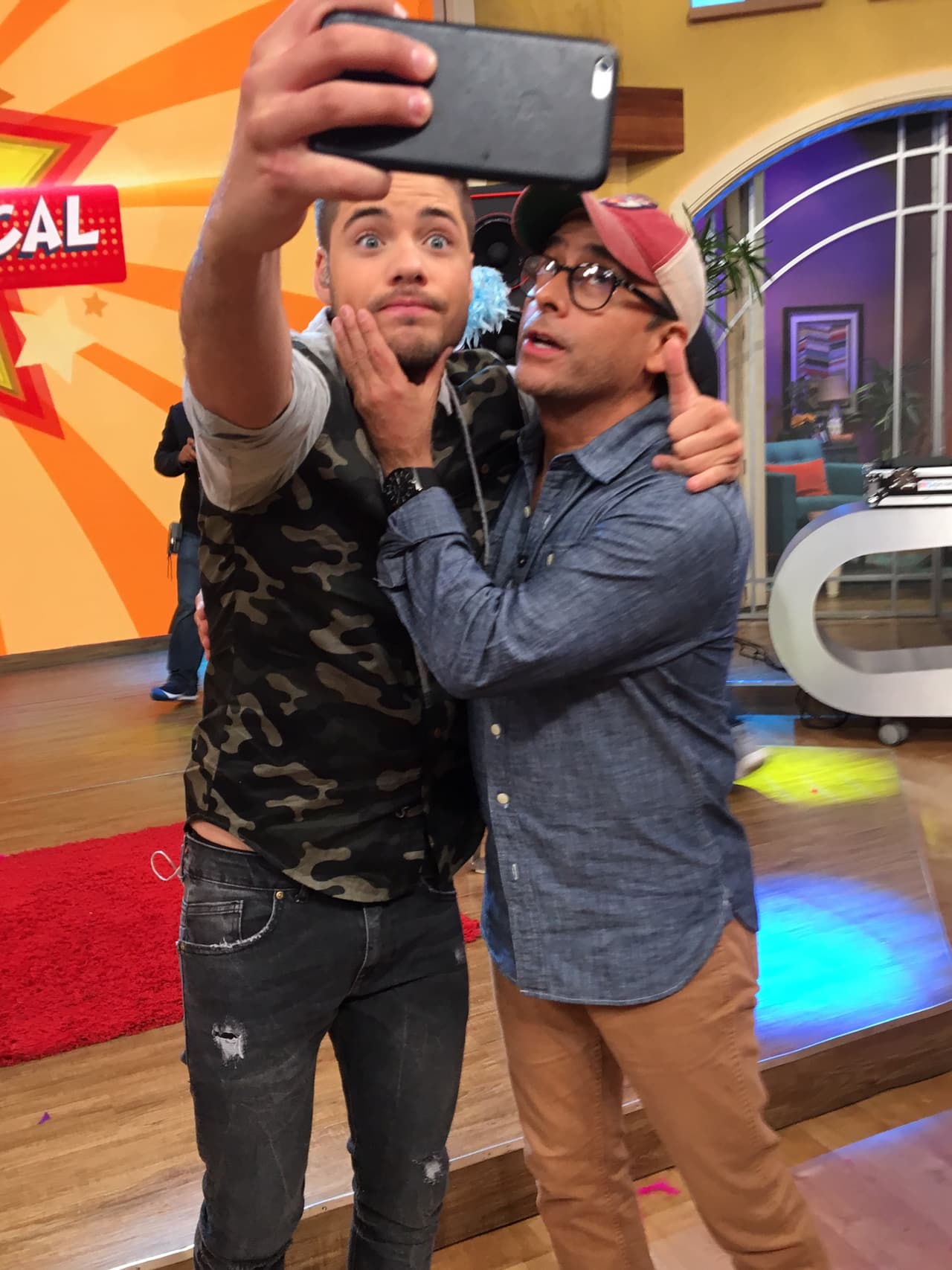 A William le encanta coleccionar 'selfies' muy graciosas.