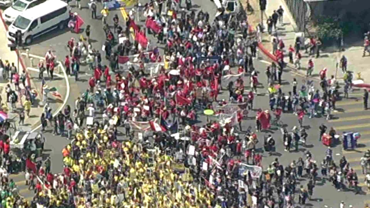 Marcha del 1 de mayo se toma Los Ángeles en defensa de trabajadores e inmigrantes