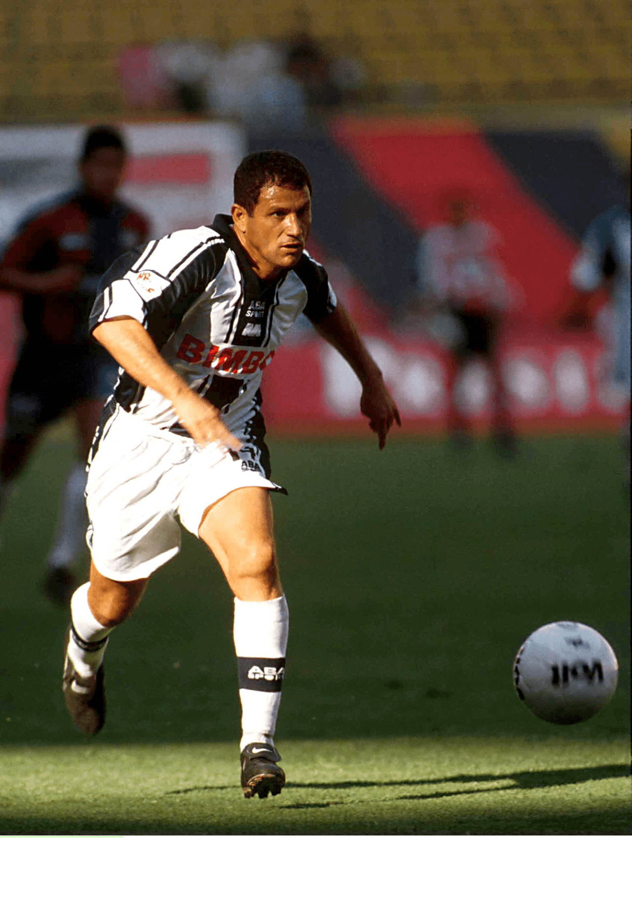 <b>10. Francisco Javier Cruz –</b> ‘El Abuelo’ Cruz como muchos lo conocen es un gran ídolo dentro de la Sultana del Norte ya que jugó en Monterrey y en Tigres. Con los Rayados consiguió marcar 57 años en su paso por el club de 1984-1988.