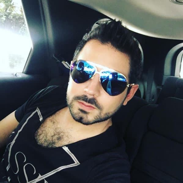 "Fuimos a mi recámara, pusimos música y tomamos unos traguitos coquetos. Mi mamá escuchó la música y las risas, me marcó de su cuarto al mío y según me hice el dormido, pero no me creyó", relató.