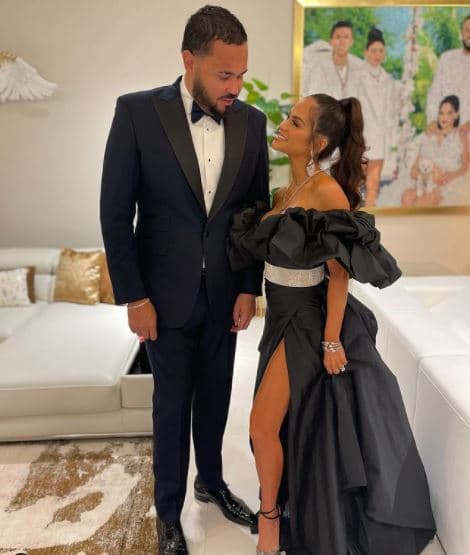 "Hoy es un día más para agradecer a Dios por tener vida, hoy es un día de compartir con nuestros seres queridos, amistades y con nuestros amigos y familia cibernéticas". 
<br>