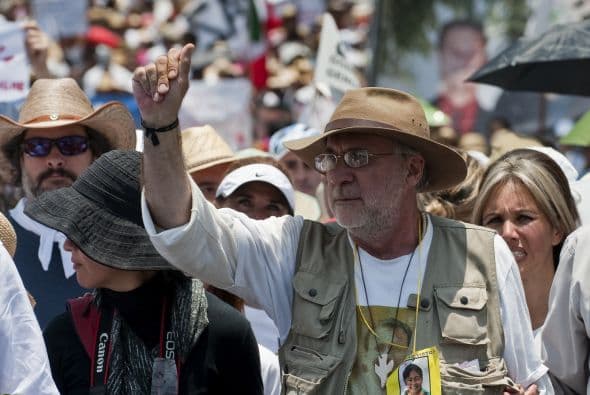 Sicilia hizo un llamado a la indignada sociedad morelense, y a los mexicanos en general, a exigir a las autoridades la firma de un pacto nacional por la paz.