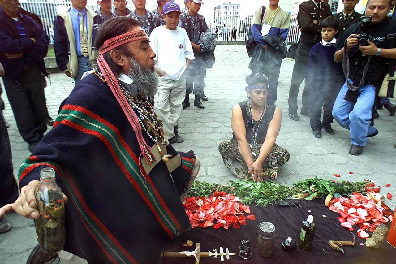 Nadie sabe dónde están los restos mortales de Atahualpa. Y los chamanes incas y aymaras invocan su espíritu para pedir suerte en los partidos eliminatorios de Ecuador en el Estadio Olímpico Atahualpa.