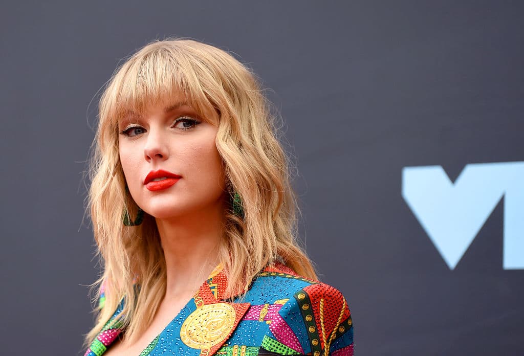 NEWARK, NEW JERSEY - AUGUST 26: Taylor Swift attends the 2019 MTV Video Music Awards at Prudential Center on August 26, 2019 in Newark, New Jersey. (Photo by Jamie McCarthy/Getty Images for MTV)