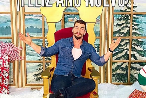 Trabajando o en casa con familia y amigos, los famosos de Univision se la pasaron de lo mejor despidiendo el 2014. ¡A celebrar, como debe ser!