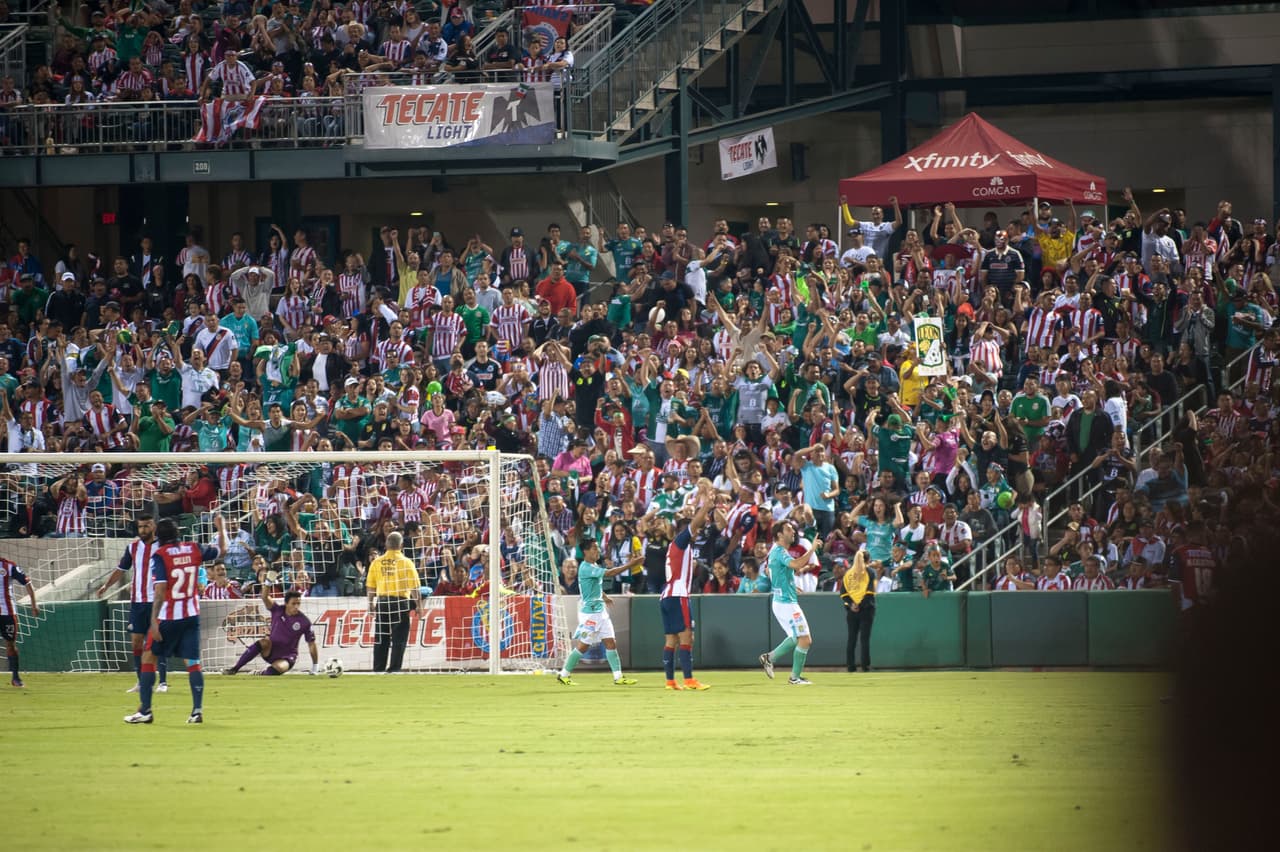 Este 12 de noviembre Chivas y Leon llegaron a Fresno con futbol de Liga MX. Leon derroto a Chivas 3-2.