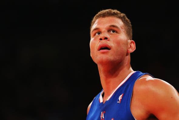Para suerte del cafetero, Blake Griffin, la estrella de baloncesto de Los Angeles Clipper se encontraba en el lugar.