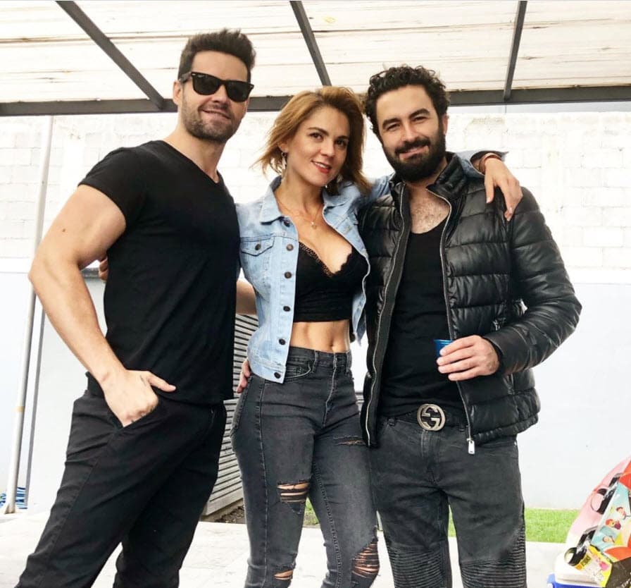 Reveló que la comunicación con ella ha sido por la necesidad que la peruana tiene para hacerle llegar algunas pertenencias de Eleazar Gómez.
<br>