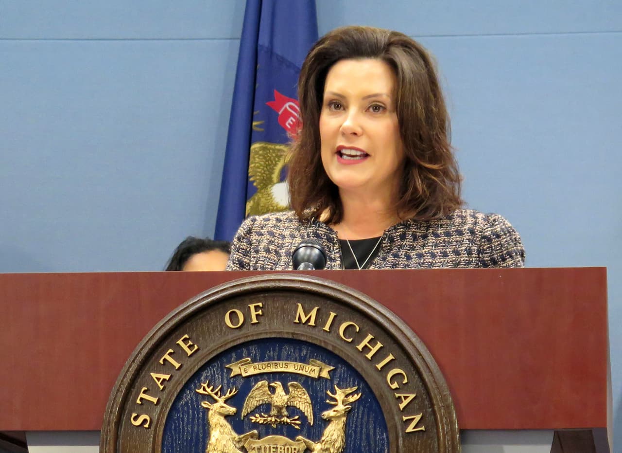 La gobernadora de Michigan Gretchen Whitmer, firmó una orden ejecutiva decretando la cuaretena obligatoria en su estado.